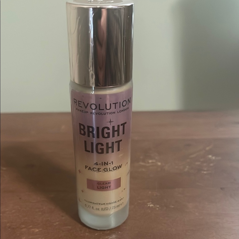 NEW Revolution Bright Light 4-1 Face Glow Gleam Light Full Size